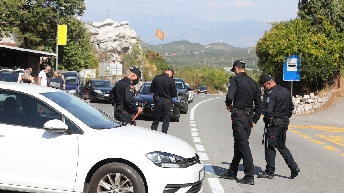 Mladić divljao kolima po Podgorici, građani odmah pozvali policiju