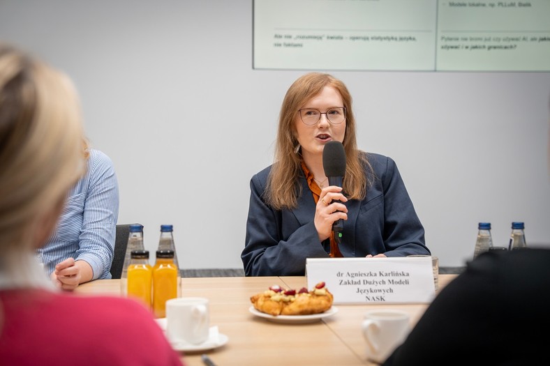 NASK prezentuje przewodnik o bezpieczeństwie i AI dla dziennikarzy