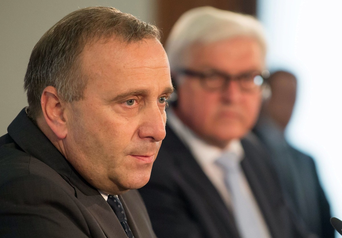 Minister spraw zagranicznych Grzegorz Schetyna (L) i minister spraw zagranicznych Niemiec Frank-Walter Steinmeier (P)