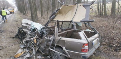 Bułgarski kierowca tira roztrzaskał mercedesa. Kobieta w ciężkim stanie