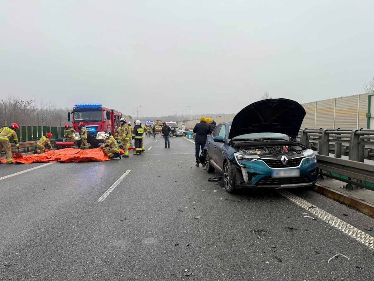 Karambol na S8. Dziewięć aut, są ranni. Trasa w stronę Warszawy zablokowana