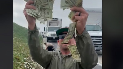 Ez nem átverés: pénzeső hullik Amerikában, elszabadult a pokol! – videó