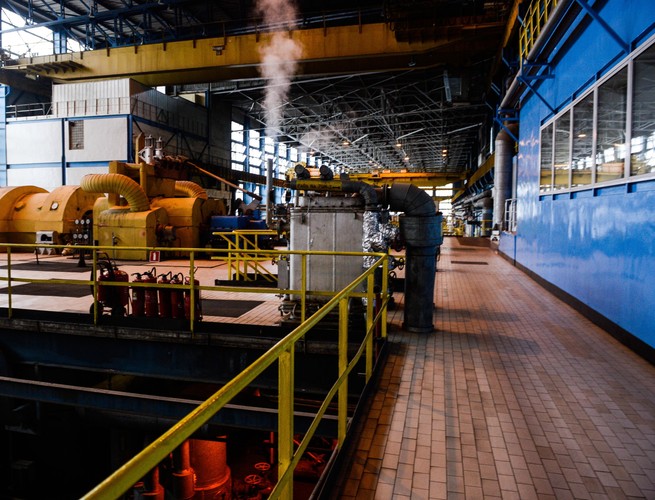 W elektrociepłowni Siekierki wszystkie kotły węglowe wyposażone są w wysokosprawne elektrofiltry utrzymujące emisję pyłu na poziomie o połowę mniejszym niż dopuszczają polskie normy ochrony powietrza. <br><br>(mgo) PAP/Jakub Kamiński