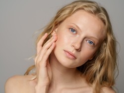 Cera też ma prawo do wakacji! Oto, co pomoże sprawić, że będzie wyglądać pięknie bez grama podkładu