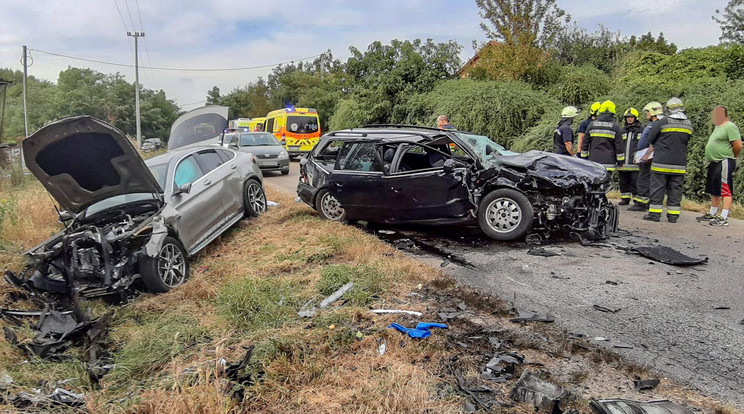 Ecseri baleset, két autó frontálisan ütközött / Fotó: Blikk