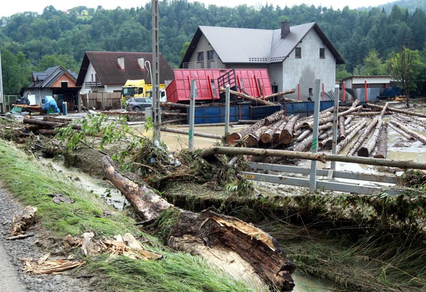 KASINKA MAA NAWANICA PODTOPIENIA ZNISZCZENIA