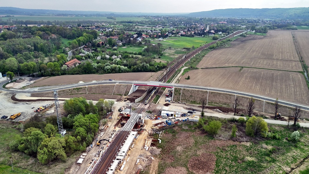 W pierwszym kwartale tego roku Polskie Linie Kolejowe ogłosiły przetargi o wartości 12,4 miliarda złotych. To nie koniec, bo trwa przygotowanie dokumentacji do kolejnych inwestycji.
