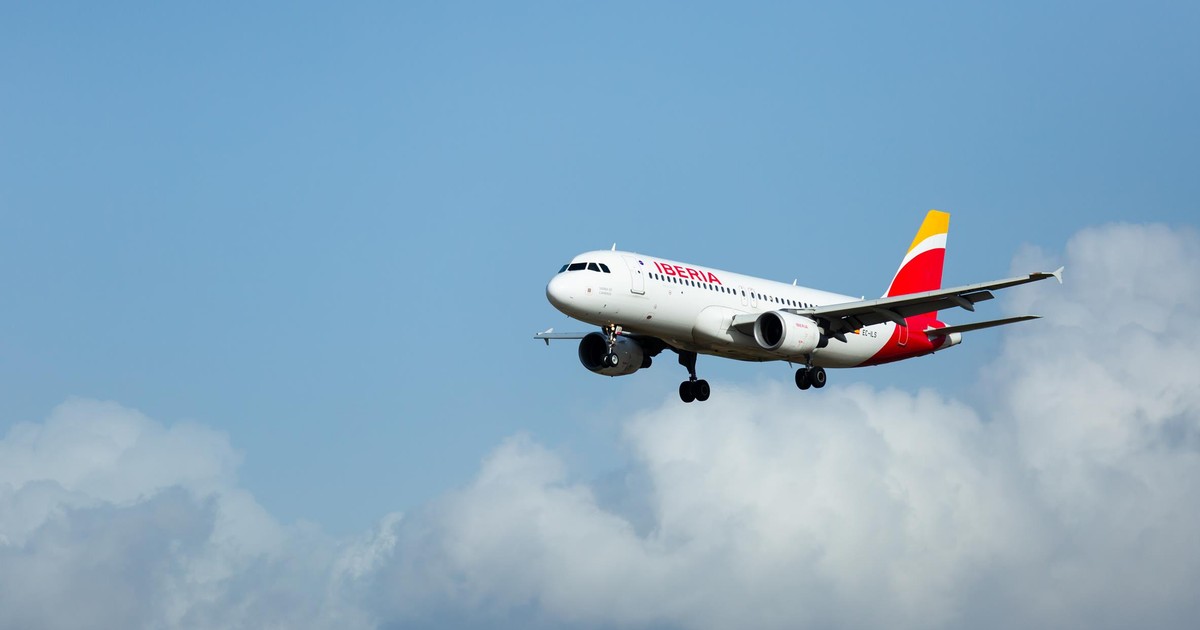 Chwile grozy podczas lotu z Madrytu. Samolot na oparach paliwa musiał lądować na innym lotnisku