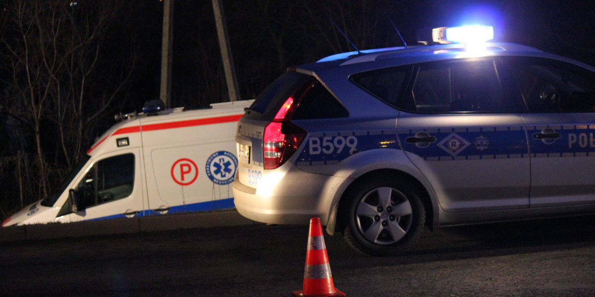 Tragiczny wypadek w Elblągu. Kierowca zginął przygnieciony przez auto.