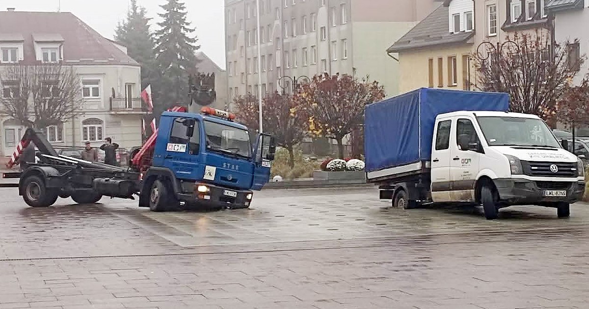 Rynek we Włodawie zamienił się w pułapkę. Wpadka podczas przygotowań do Święta Niepodległości
