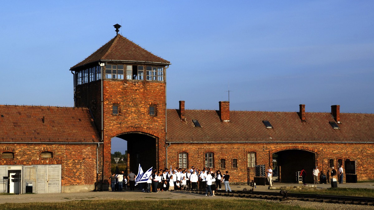 Byli więźniowie i ocaleni z Holokaustu będą najważniejszymi gośćmi obchodów 70. rocznicy wyzwolenia niemieckiego obozu Auschwitz – podkreśla rzecznik Muzeum Auschwitz Bartosz Bartyzel. Placówka opublikowała program uroczystości, które odbędą się 27 stycznia.