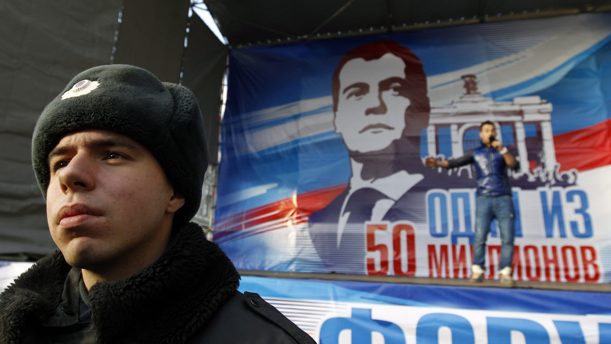 Jako "najbardziej sfałszowane i najbrudniejsze w poradzieckiej historii Rosji" określiła demokratyczna Partia Wolności Narodowej (Parnas) niedzielne wybory do Dumy Państwowej, niższej izby rosyjskiego parlamentu.