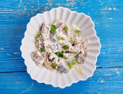 Pyszny obiad na czwartek. Podajemy przepis, Ty gotujesz. Śledzie pocztowe z gorącymi ziemniakami