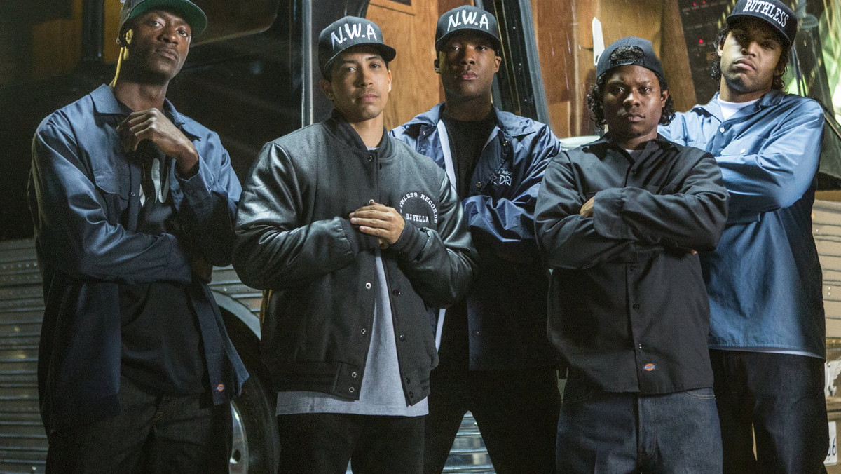 „Straight Outta Compton” F. Gary'ego Graya to solidne amerykańskie kino biograficzne, w którym wszyscy – od reżysera i aktorów po autora zdjęć – zasługują po prostu na docenienie. Cały ten szum, który wytworzył się wokół filmu w związku z brakiem Oscarowych nominacji w najważniejszych kategoriach, był natomiast nieco na wyrost.