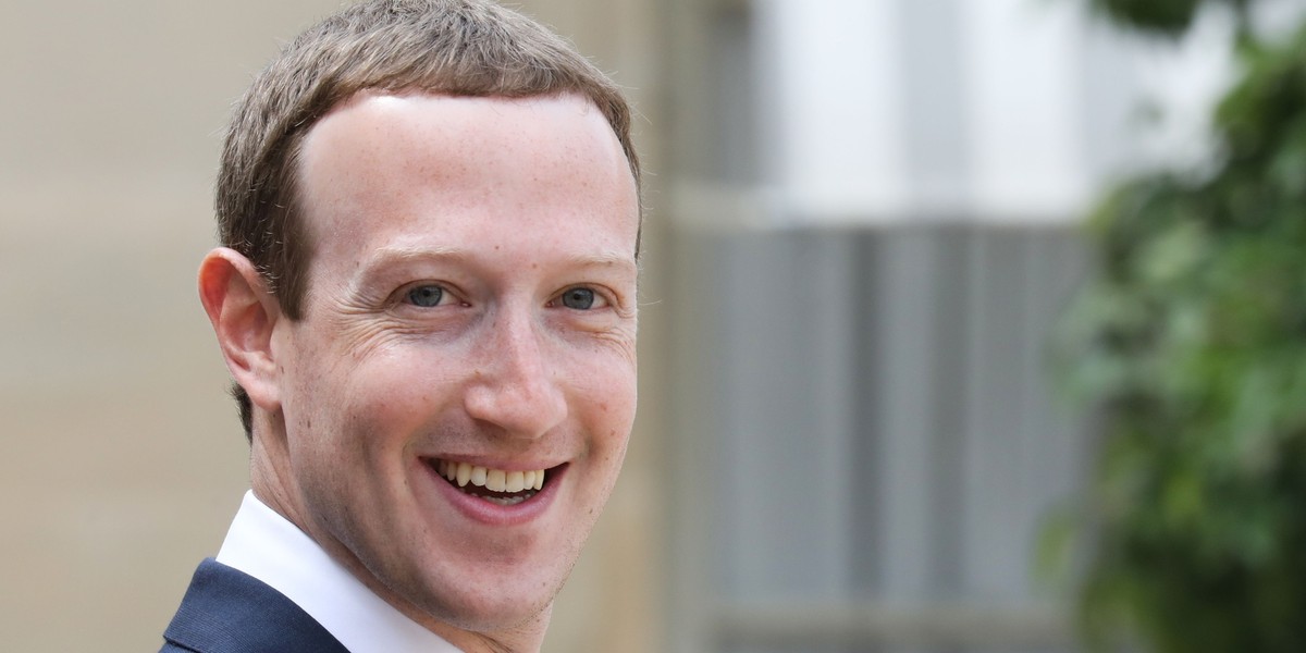 Mark Zuckerberg ma powody do zadowolenia. Mimo skandali kurs Facebooka nadal rośnie