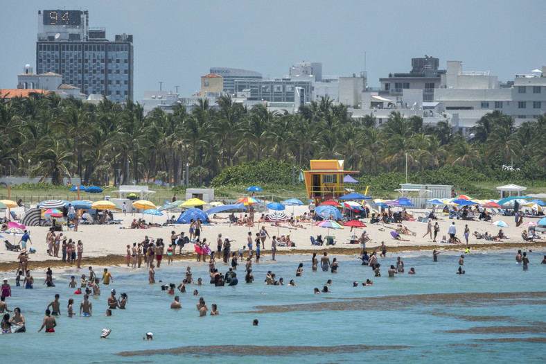 Mieszkańcy Florydy na plażach. Czerwiec 2020 br.
