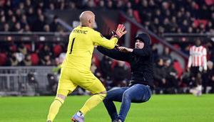 PSV fan bags 40-year stadium ban after attack on Sevilla's goalkeeper