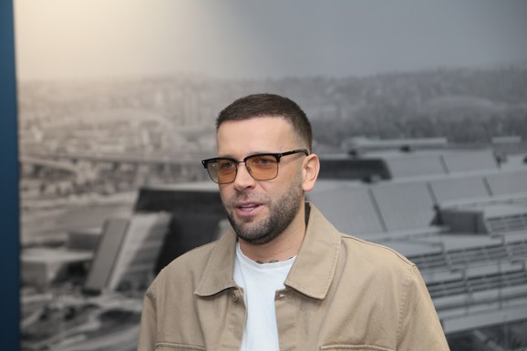 (VIDEO) DRAMA PRED KONCERT MAGLA BENDA Pojavili se prevaranti: Vlada sve otkrio, a evo sa kojim kolegom JE DELIO DEVOJKU, pa nastala SVAĐA