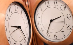 W nocy zmieniamy czas na zimowy. Co warto wiedzieć? [CIEKAWOSTKI]