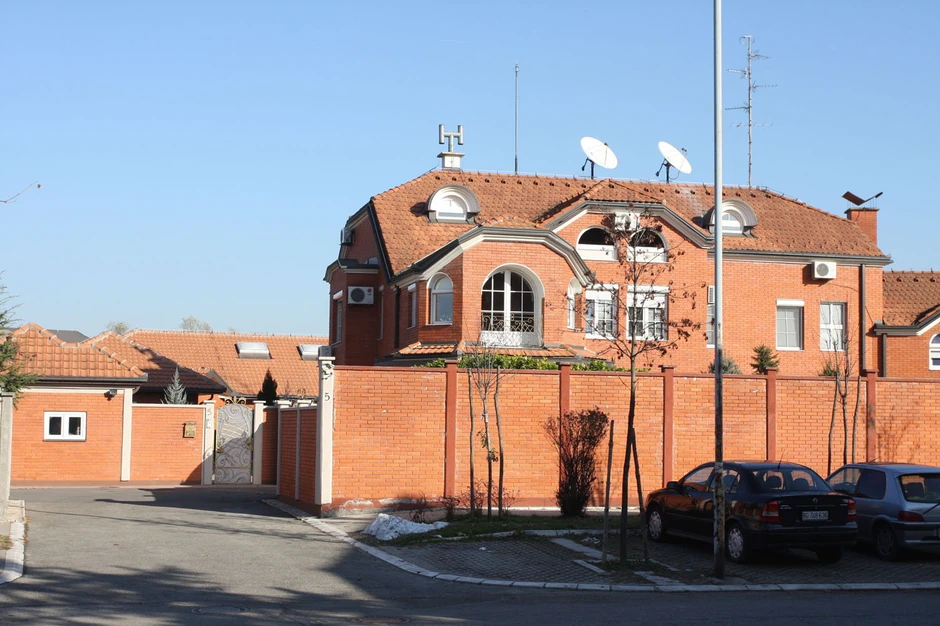 Kuća Lepe Brene u kojoj postoji veliko dvorište