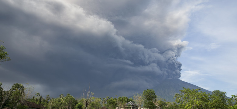 Wulkan Agung może w każdej chwili wybuchnąć. Na Bali zamknięto lotnisko