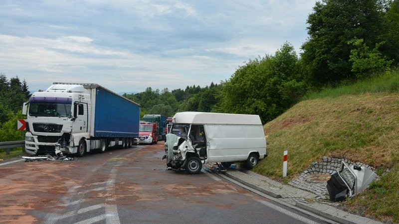 Do wypadku doszło na śliskiej drodze