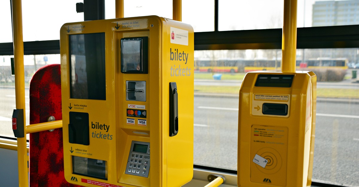Ważne zmiany dotyczące biletów okresowych w transporcie publicznym. Co będzie z kartami miejskimi i biletami okresowymi?