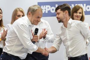 Donald Tusk i Michał Kołodziejczak z Agrounii, Warszawa, 16 sierpnia 2023 r.