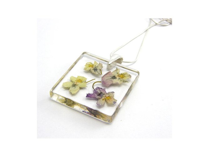 Zatrzymaj lato na dłużej! Roślinna biżuteria Sylwii Całus