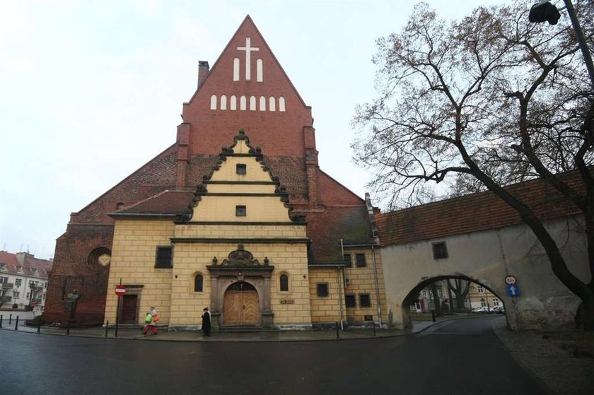 Matka i córka powiesiły się w kościele w Oleśnicy. Przed roratami