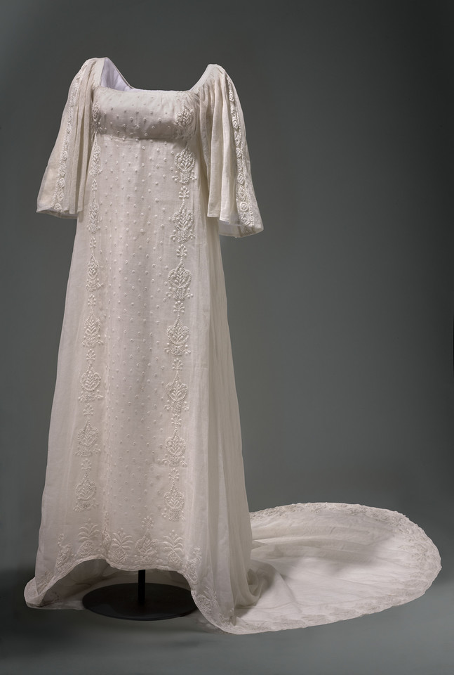 Suknia, Niemcy, początek XIX w., gaza bawełniana haftowana nicią bawełnianą