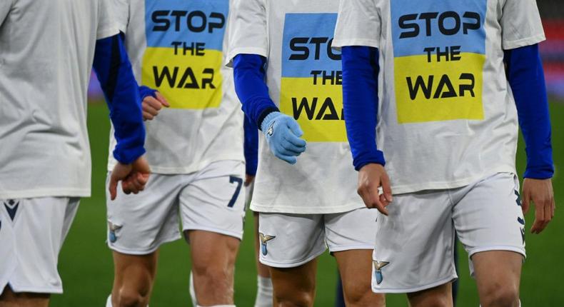 Lazio team players wear a 'Stop the war' T-shirts referring to Russia's invasion of the Ukraine as they arrive to warm-up prior to the Italian Serie A football match between Lazio and Napoli at the Olympic stadium, in Rome Creator: Vincenzo PINTO