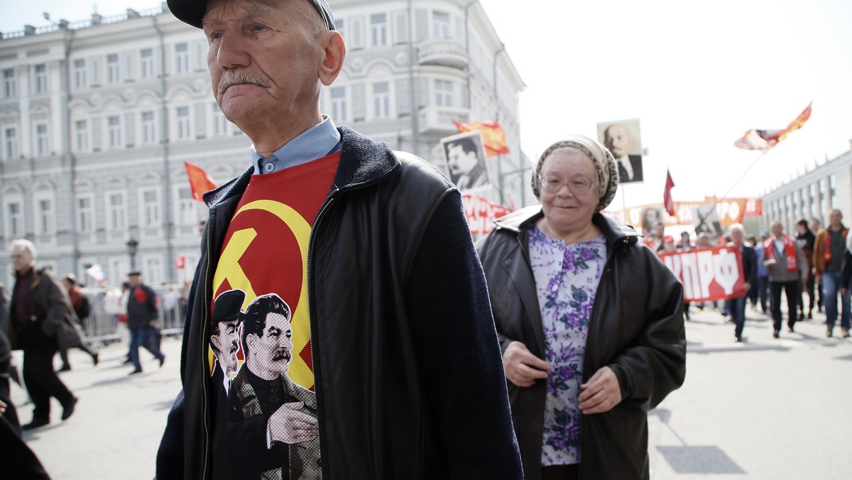 Około 120 tys. osób uczestniczyło dziś w Moskwie w tradycyjnym pochodzie pierwszomajowym. W Petersburgu do przemarszu z okazji Święta Pracy przyłączyli się protestujący przeciwko cenzurowaniu w Rosji internetu.