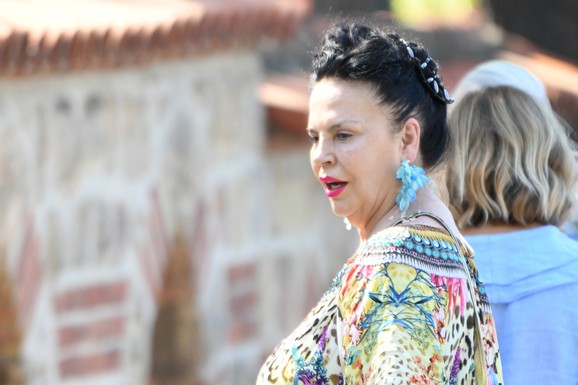 "GOVORILA SAM JOJ DA ĆE JE NEKO UBITI, TAKO JE I BILO" Pevačica o majci koju su ubili na Kosovu: "Bila je cenjena žena"