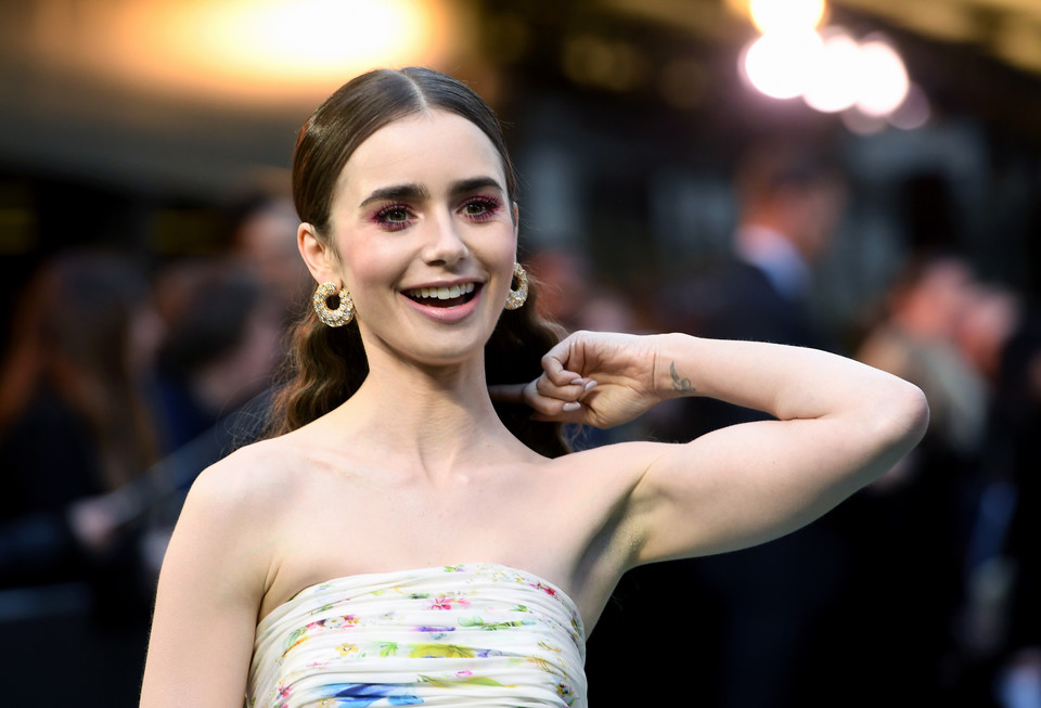 Lily Collins na premierze filmu "Tolkien"