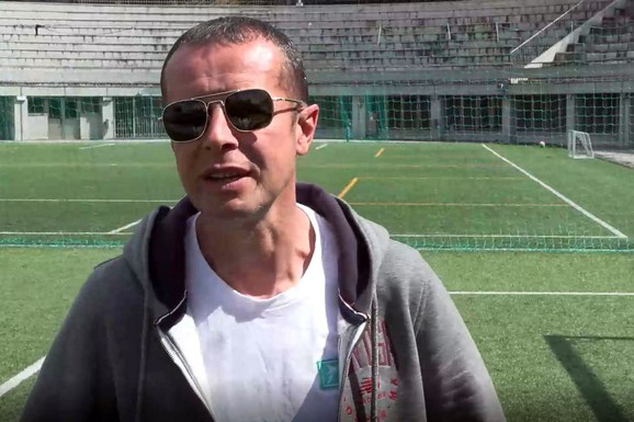"NIJE KASNO DA IMAM DECU" Naš pevač (55) ne odustaje od potomstva: "Iako imam dosta godina, zdrav sam" (Video)
