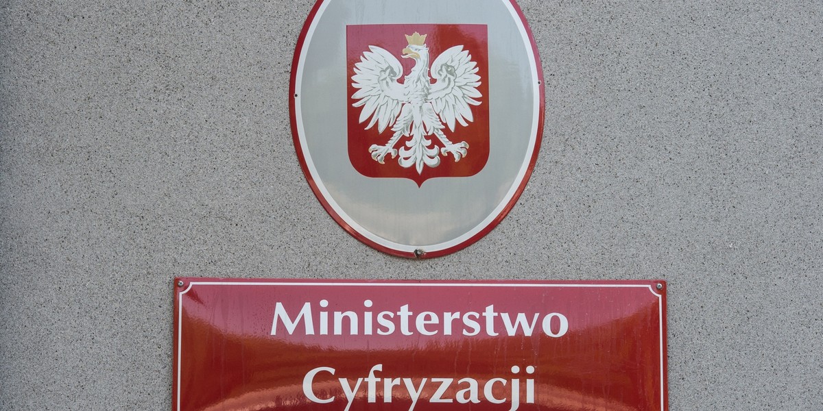 "Puls Biznesu" pisze, że kością niezgody jest system obiegu dokumentów, z którego korzysta ponad 400 instytucji publicznych. Sąd uznał, że ten powstał z naruszeniem praw autorskich prywatnej spółki.