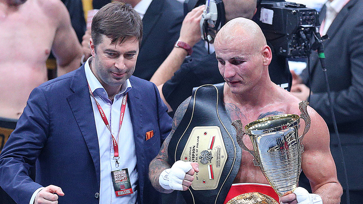 Artur Szpilka jednogłośną decyzją sędziów wygrał z Tomaszem Adamkiem w walce wieczoru Polsat Boxing Night. - Pokazałem wszystkim, że potrafię się zmobilizować po porażce - mówił na gorąco po pojedynku "Szpila", na antenie Polsatu Sport.