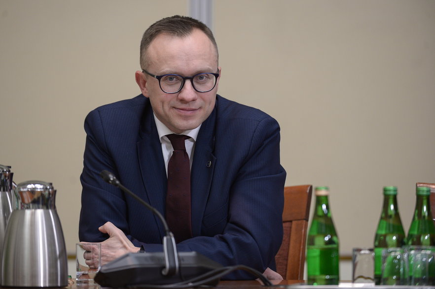 Były wiceminister aktywów państwowych, członek zarządu Narodowego Banku Polskiego Artur Soboń podczas posiedzenia sejmowej komisji śledczej