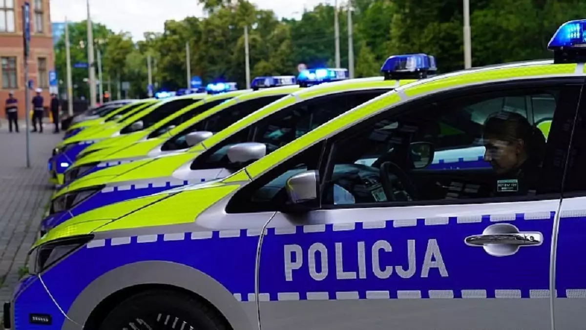 Dolnośląscy policjanci dostali e-radiowozy o wartości 2,1 mln zł