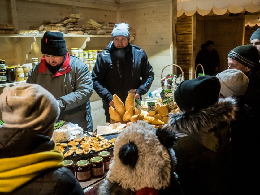 Piotrkowska w Łodzi już z choinką i jarmarkiem