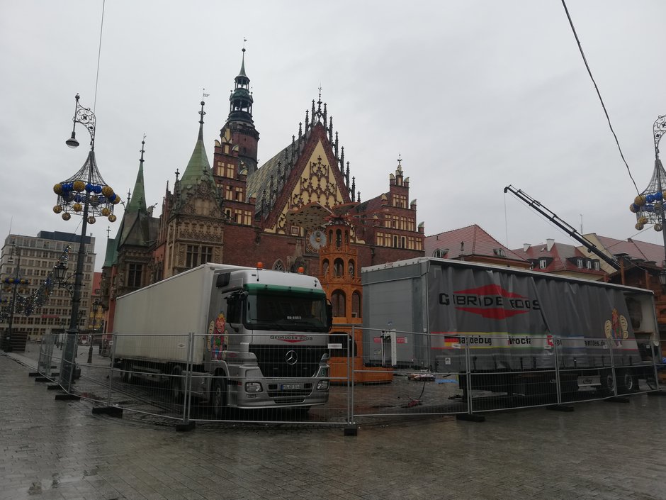 Demontaż Jarmarku Bożonarodzeniowego we Wrocławiu