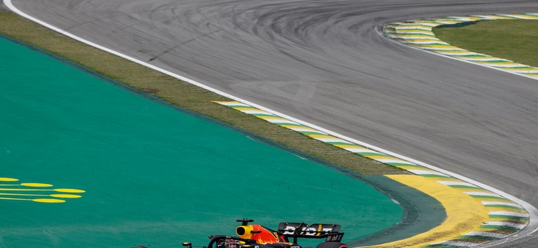 Verstappen na pierwszym okrążeniu wyprzedził Norrisa i wygrał sprint na Interlagos.