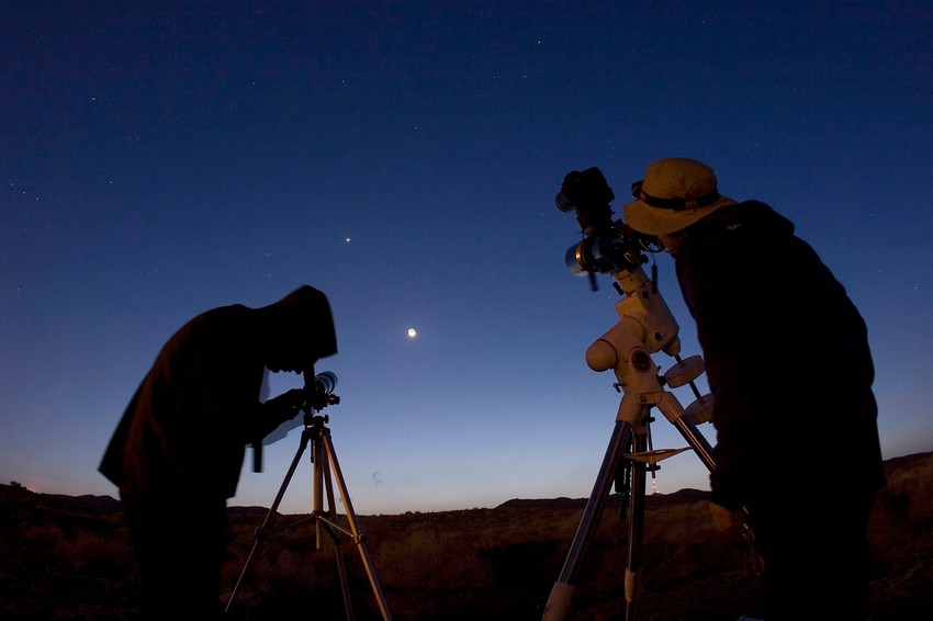 Konjukcija meseca i Plejada 24. januara 2012.