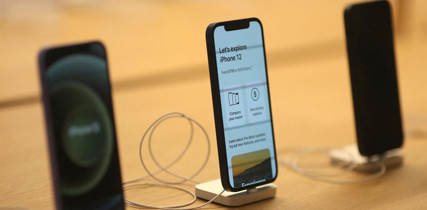 iPhone 12 groźny dla człowieka? Francuzi zakazali sprzedaży tego modelu