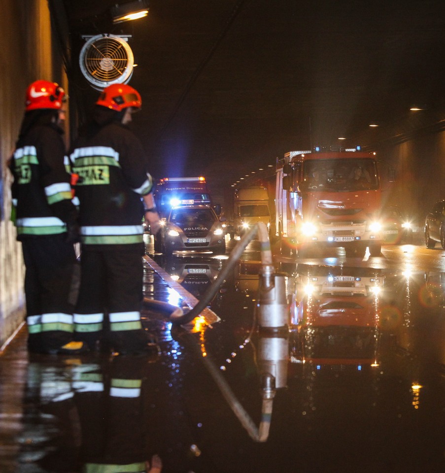 Tunel Wisłostrady otwarty i... zalany