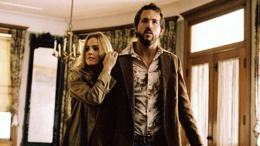 Melissa George jako Kathy Lutz i Ryan Reynolds jako George Lutz w filmie "Amityville" (2005)