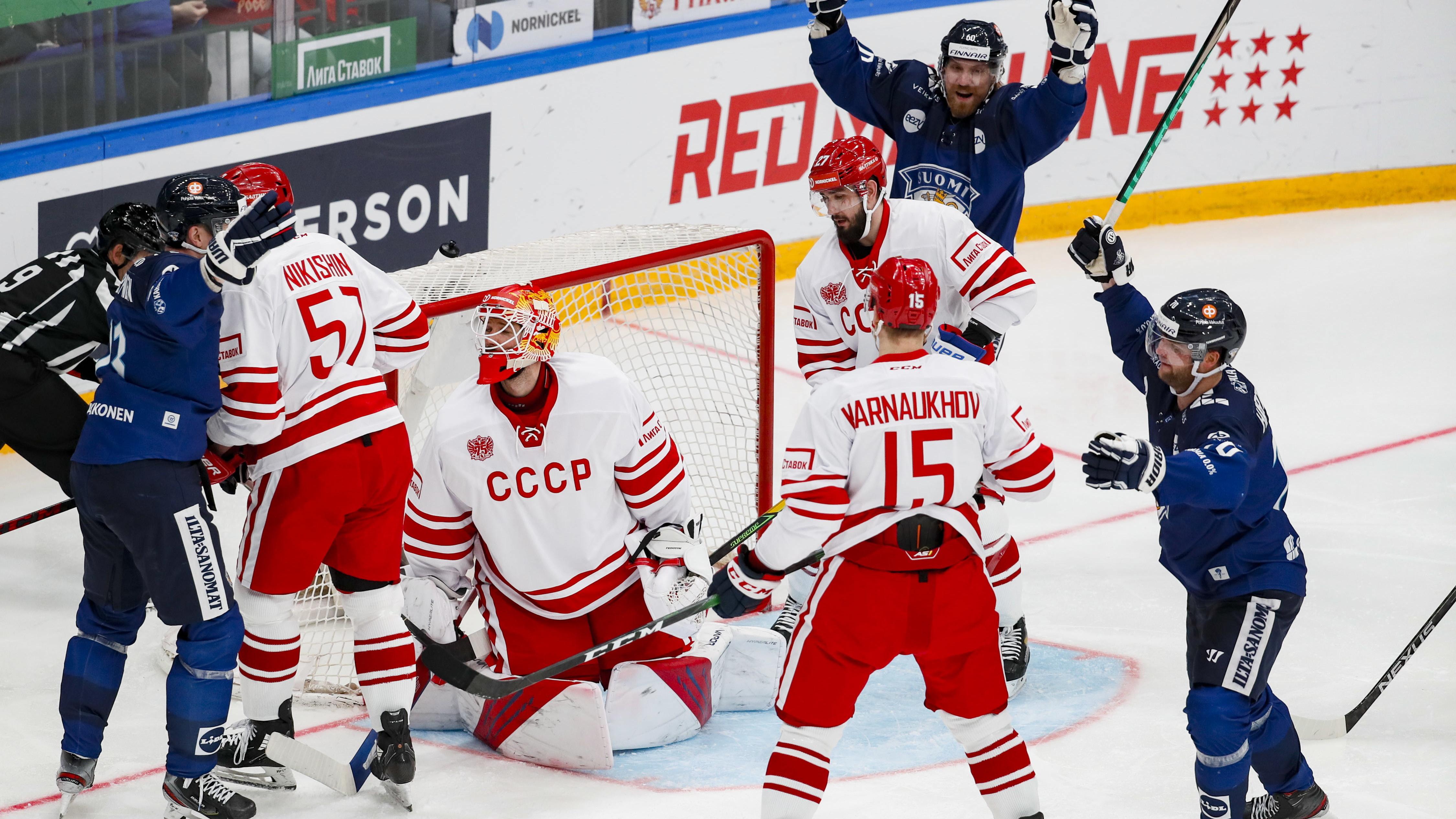 Hokej. Rosyjscy hokeiści zagrali w... koszulkach Związku Radzieckiego -  Sport
