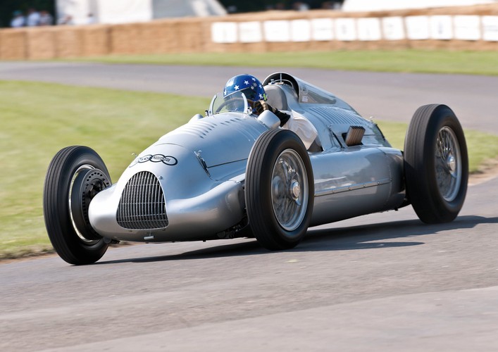 Auto Union Typ D Doppelkompressor z 1939 roku w czasie Goodwood Festival of Speed