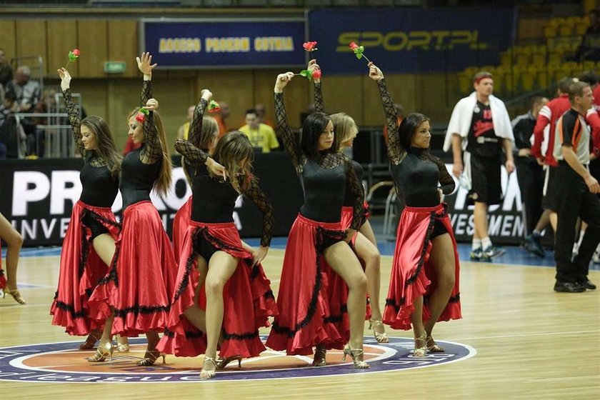 Ależ oni mają boskie cheerleaderki!